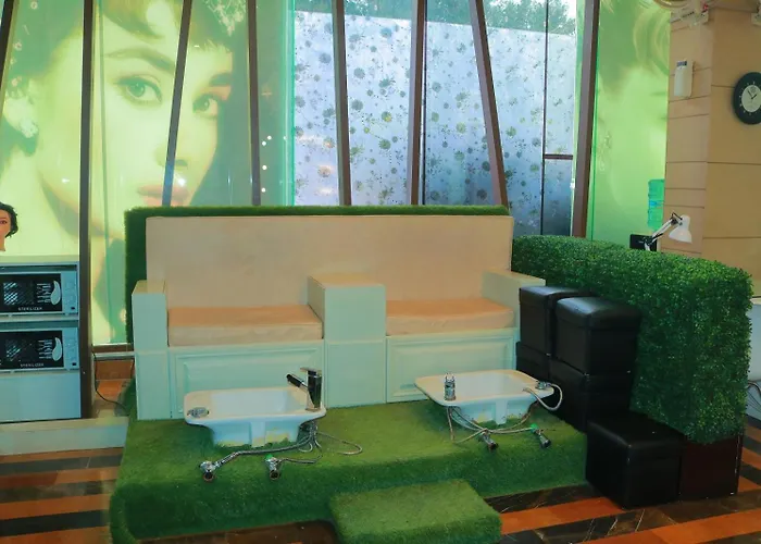 Safari Club 1